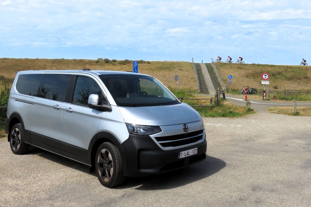 Charleroi Airport Transfer | VW Caravelle